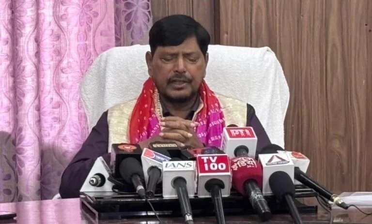 SIR विवाद पर रामदास अठावले का CEC ज्ञानेश कुमार को समर्थन, बोले- इस्तीफा देने की जरूरत नहीं
